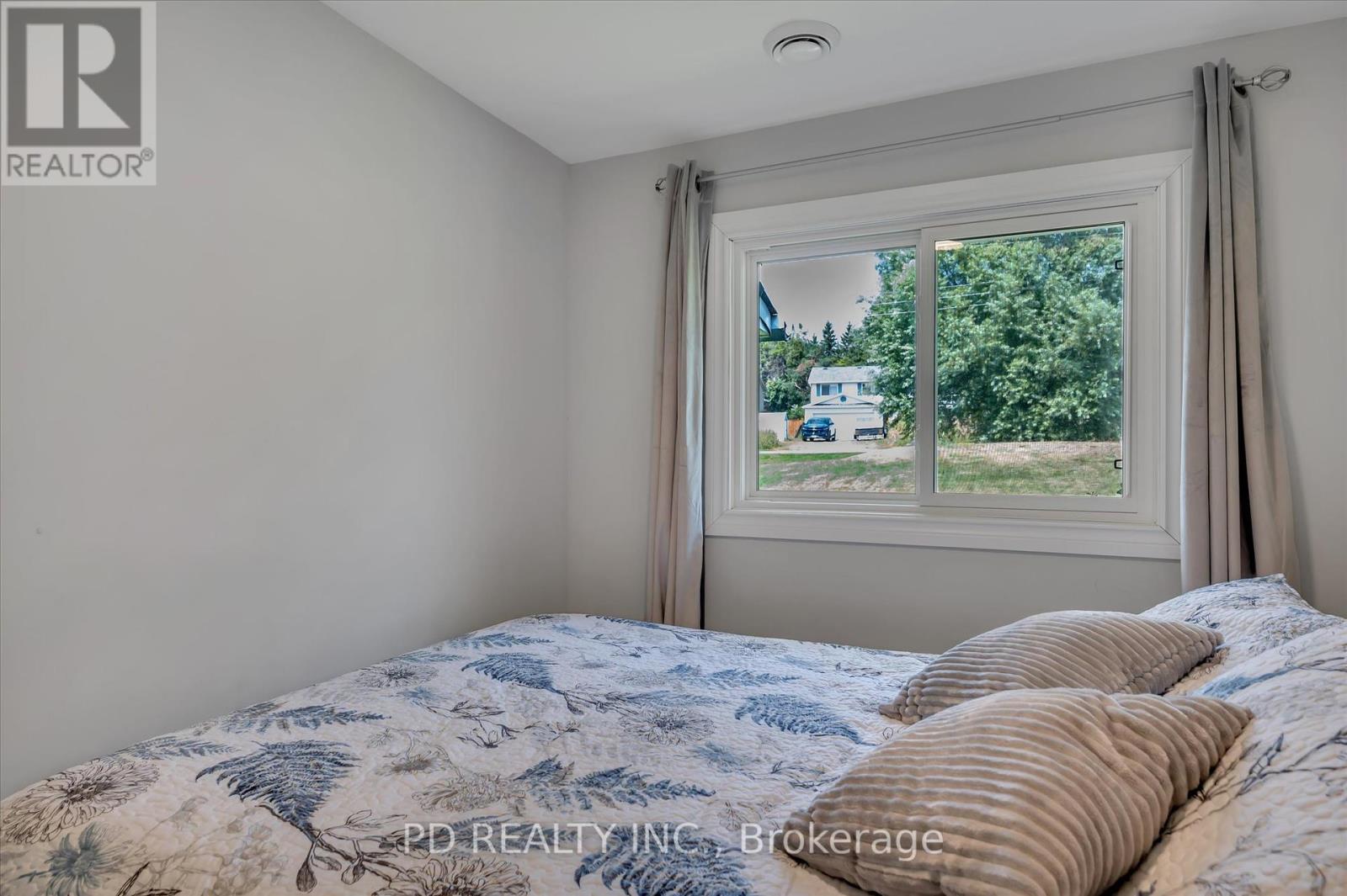 Photo 40 of 9 Charlotte Crescent, Kawartha Lakes ON