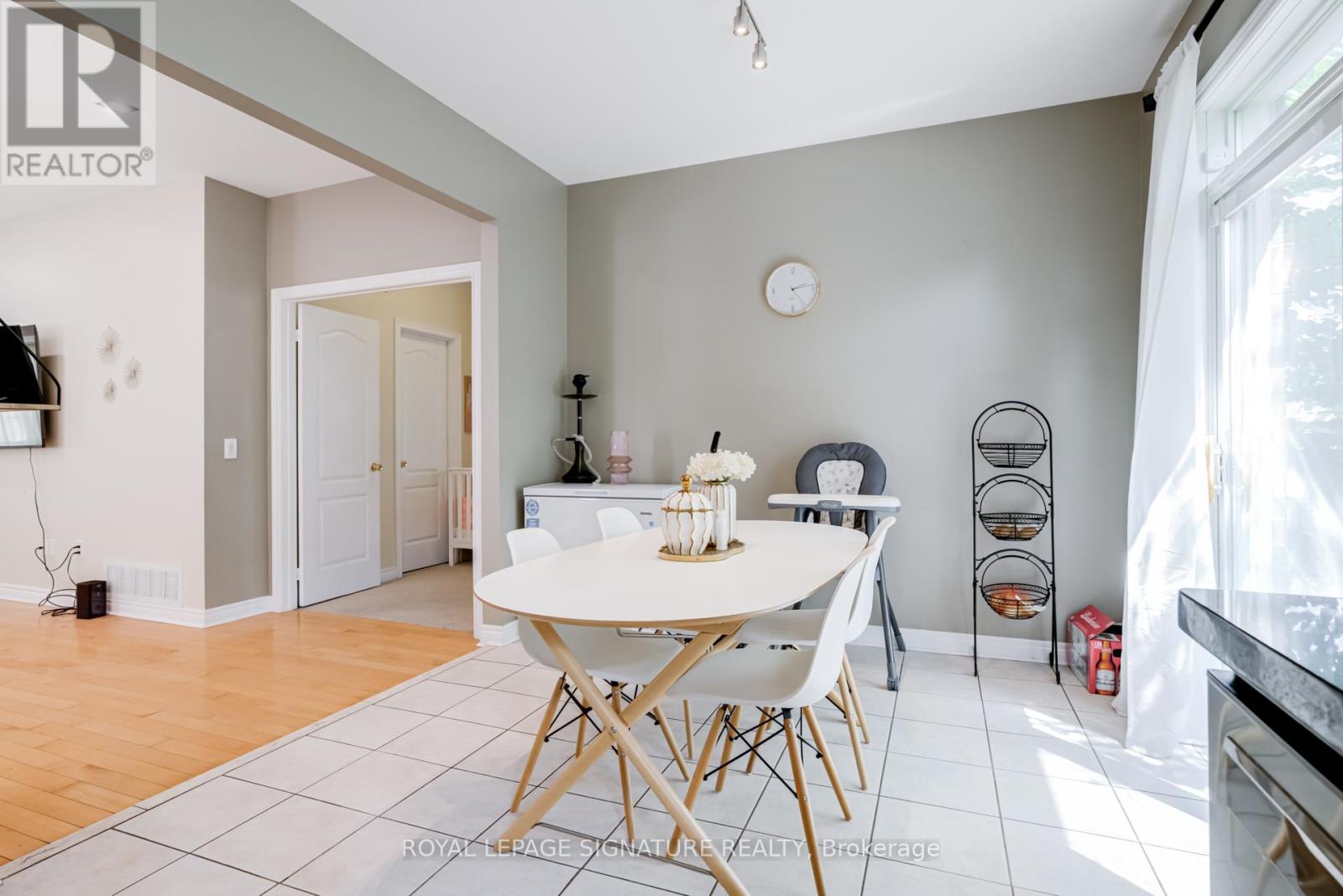 Photo 10 of 39 Treeline Boulevard, Brampton ON