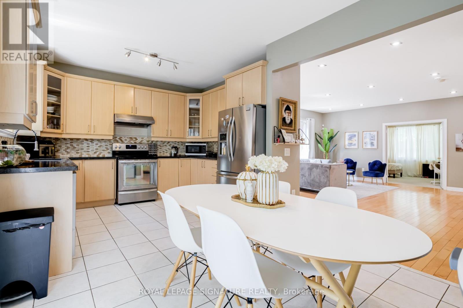 Photo 12 of 39 Treeline Boulevard, Brampton ON