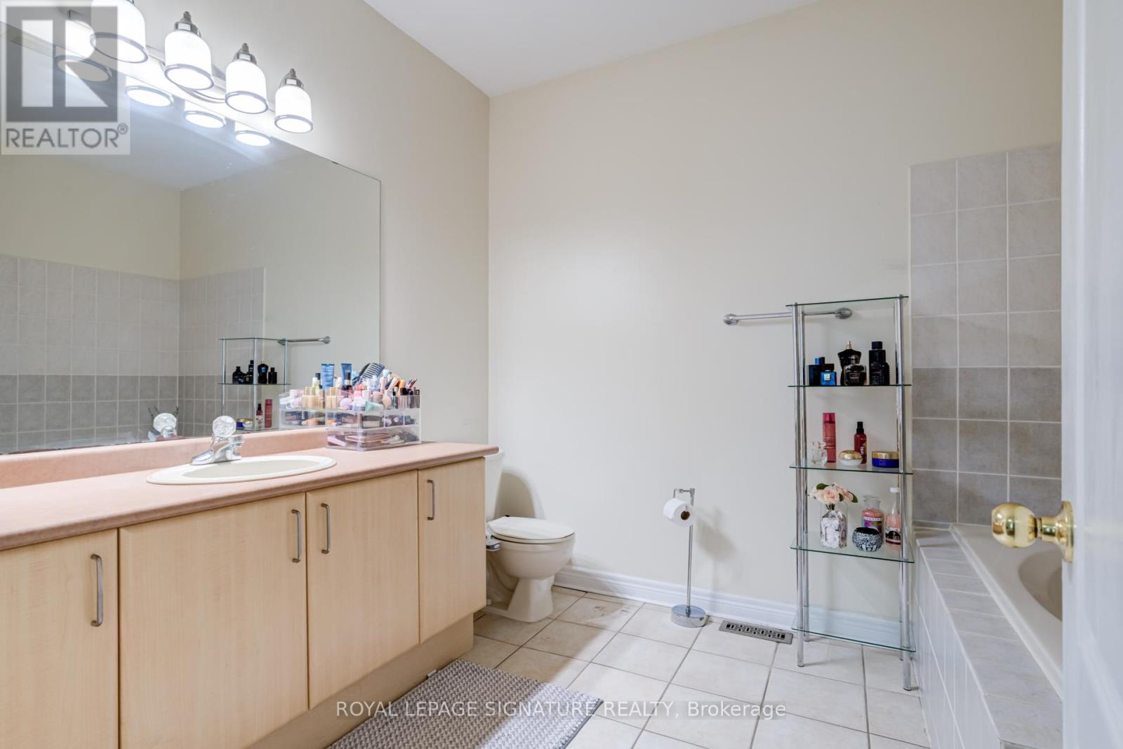 Photo 18 of 39 Treeline Boulevard, Brampton ON