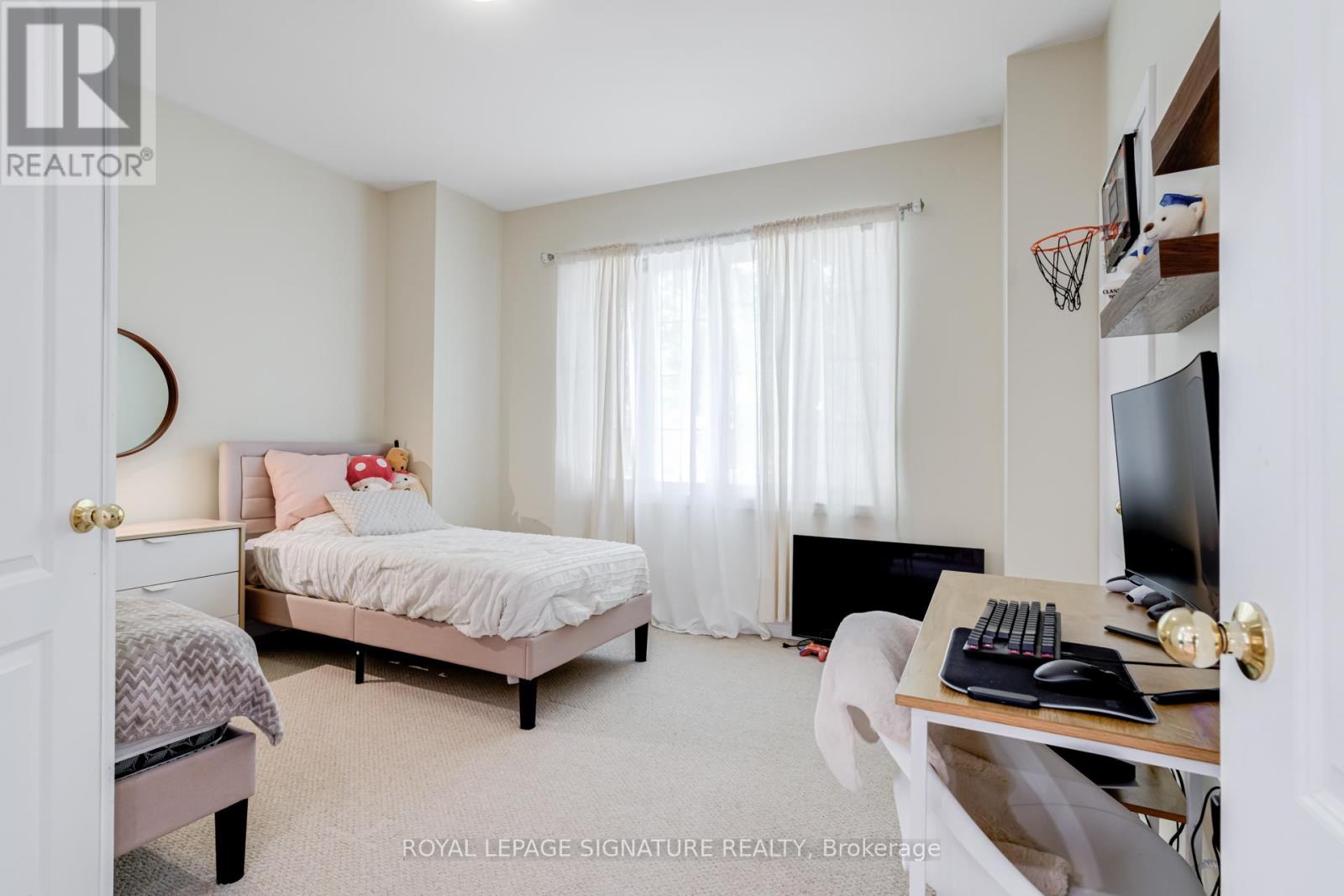 Photo 20 of 39 Treeline Boulevard, Brampton ON