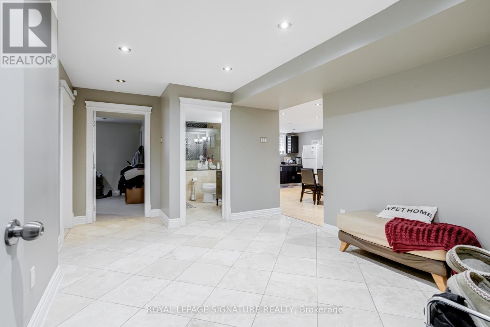 Photo 25 of 39 Treeline Boulevard, Brampton ON