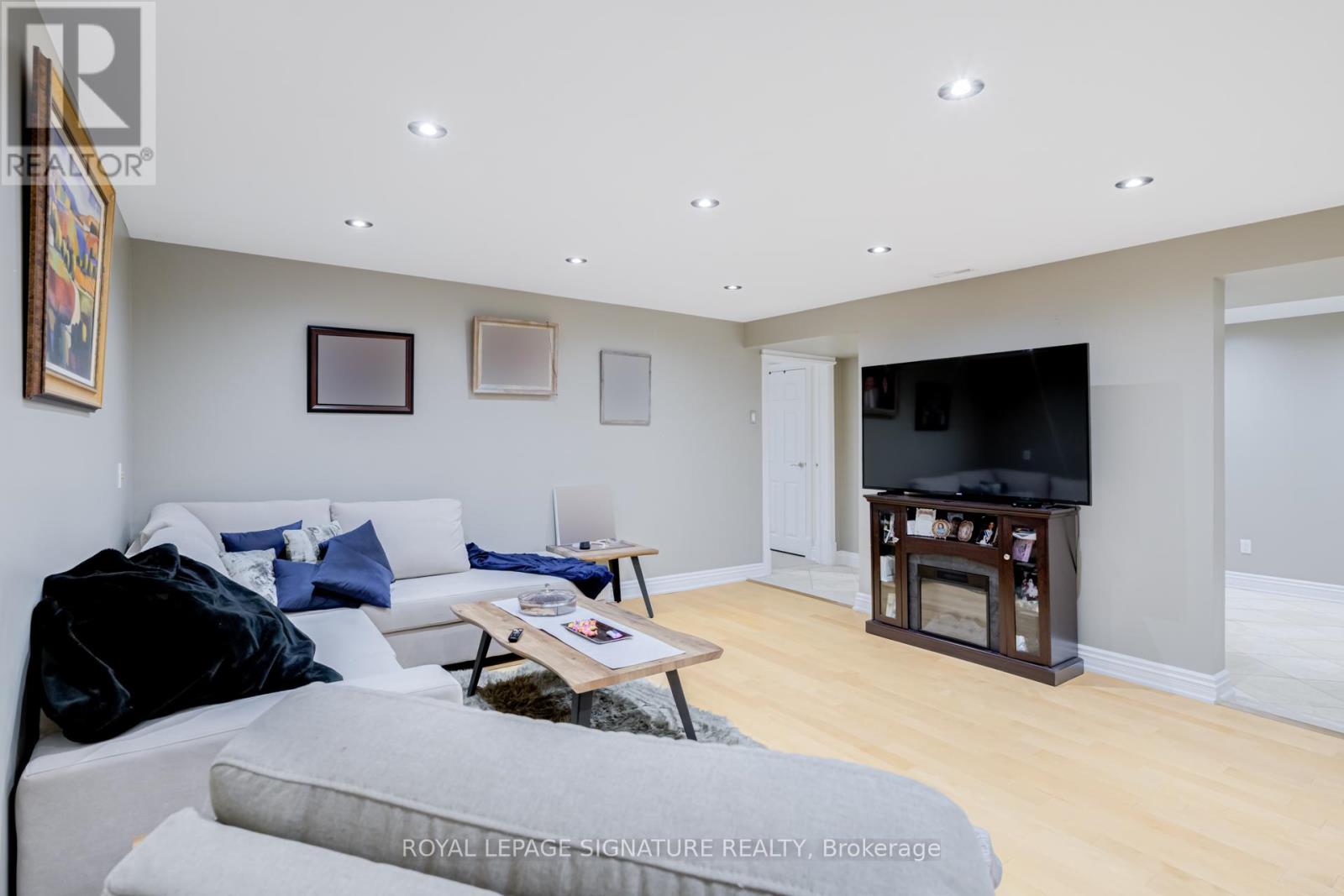 Photo 28 of 39 Treeline Boulevard, Brampton ON