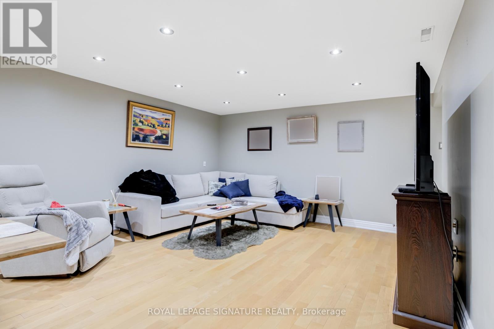 Photo 29 of 39 Treeline Boulevard, Brampton ON