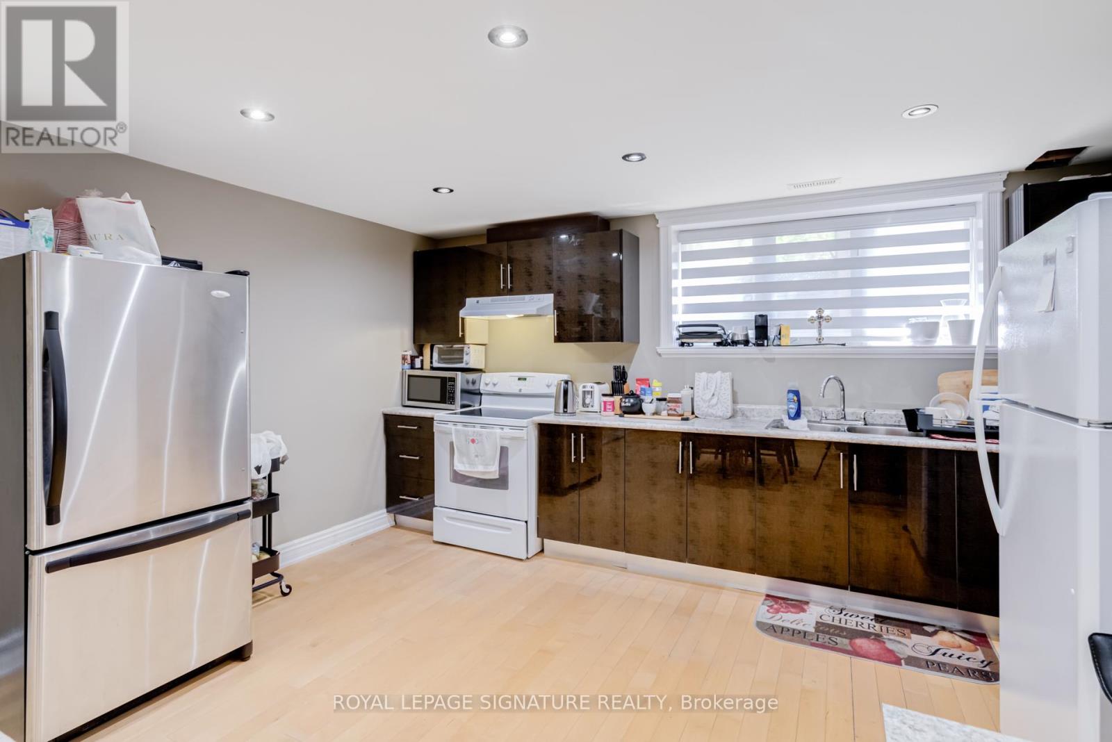 Photo 33 of 39 Treeline Boulevard, Brampton ON