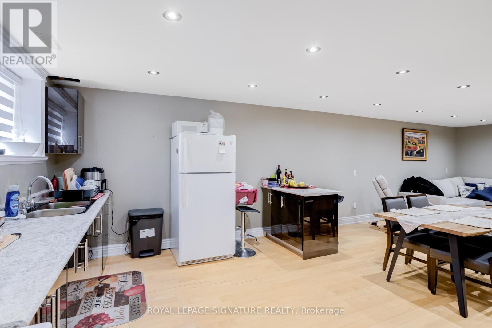Photo 34 of 39 Treeline Boulevard, Brampton ON