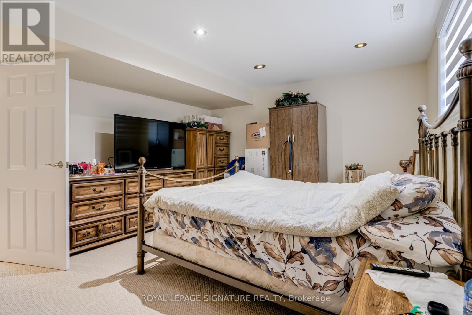 Photo 37 of 39 Treeline Boulevard, Brampton ON