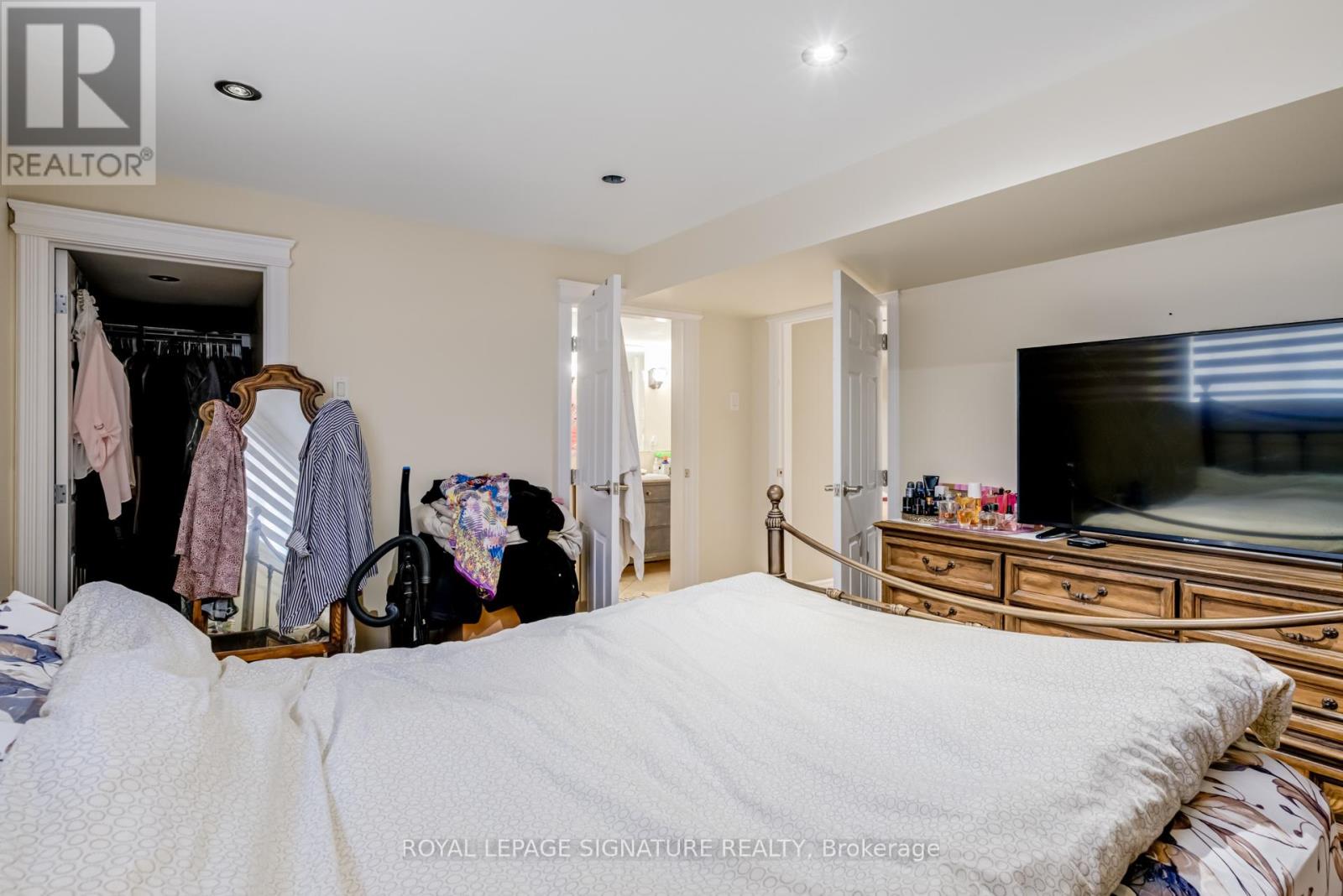 Photo 38 of 39 Treeline Boulevard, Brampton ON
