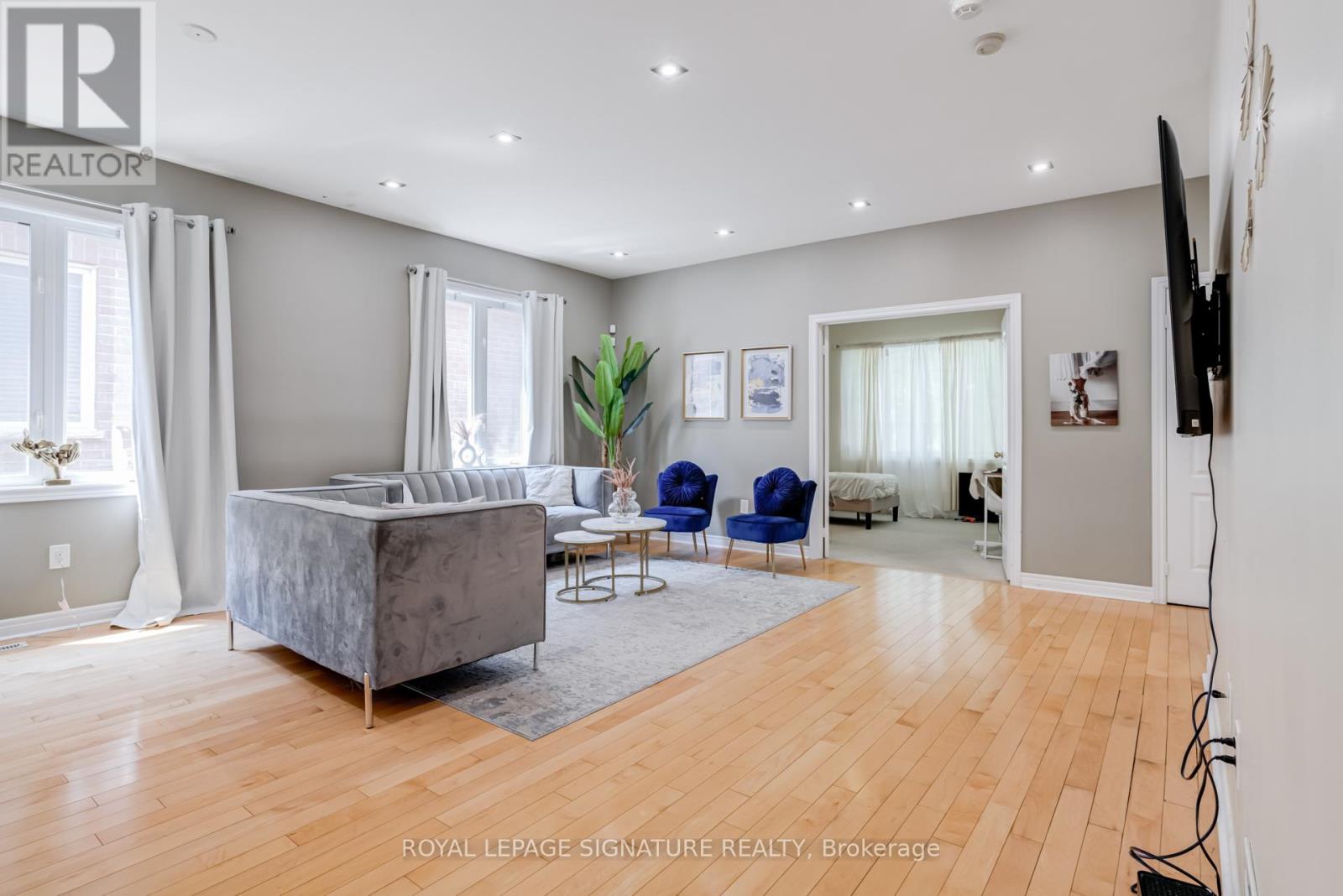 Photo 7 of 39 Treeline Boulevard, Brampton ON