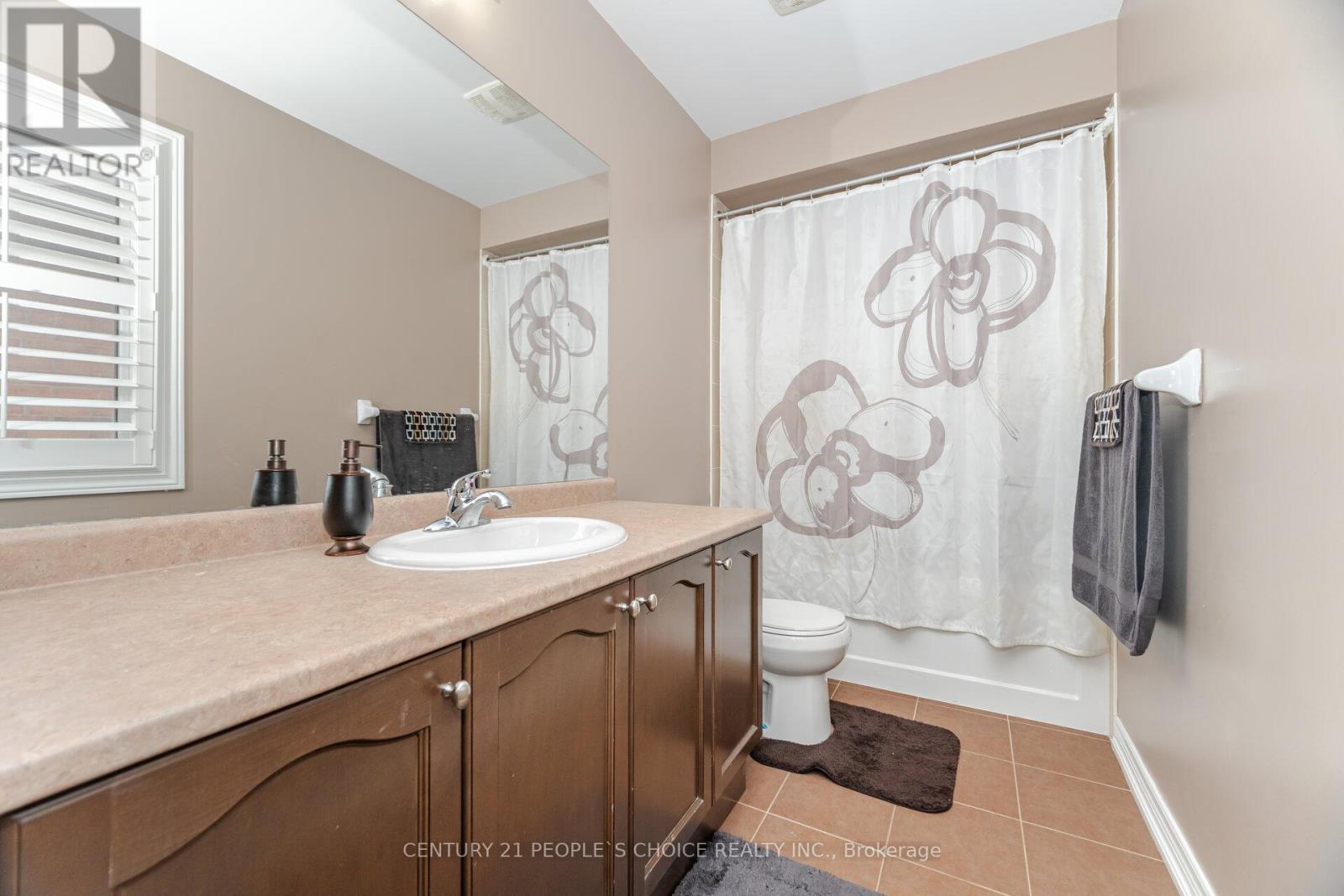 Photo 23 of 11 Vernosa Drive, Brampton ON