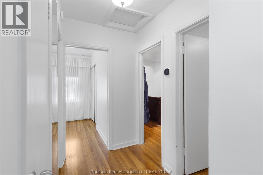 Photo 14 of 33 Meadowlea Road, Chatham ON