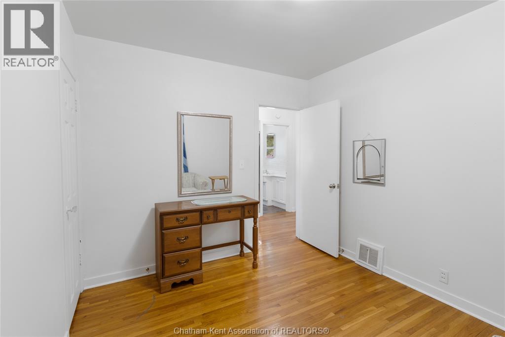 Photo 21 of 33 Meadowlea Road, Chatham ON