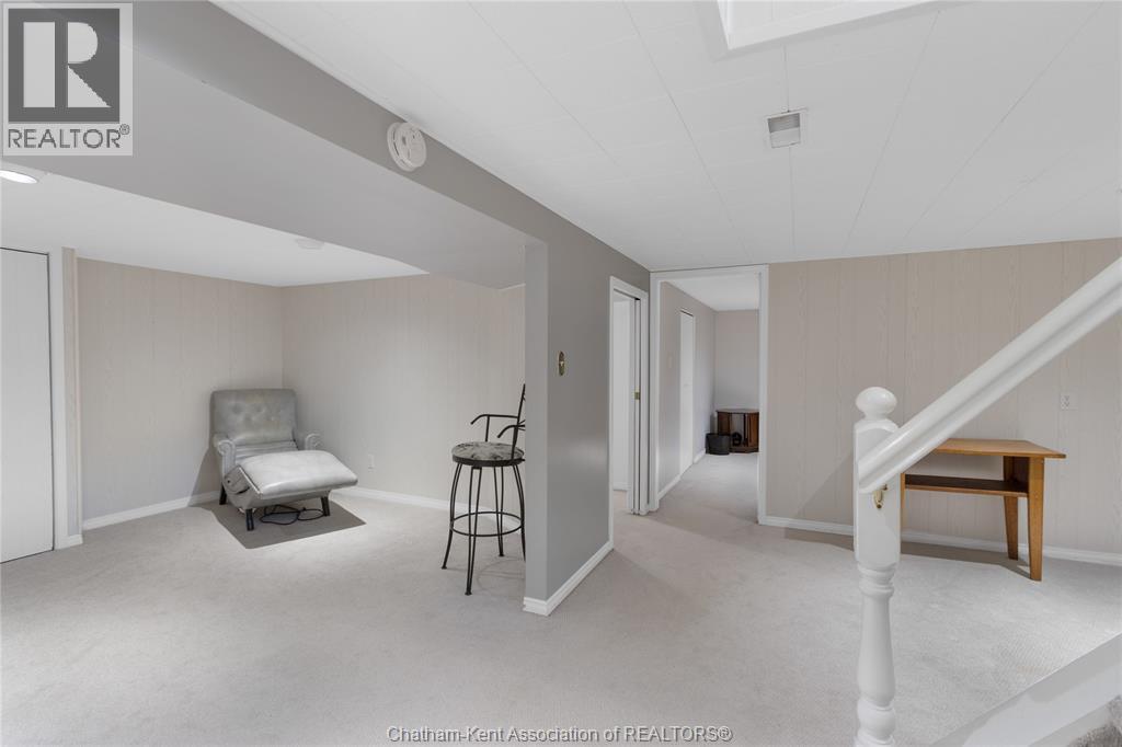 Photo 23 of 33 Meadowlea Road, Chatham ON