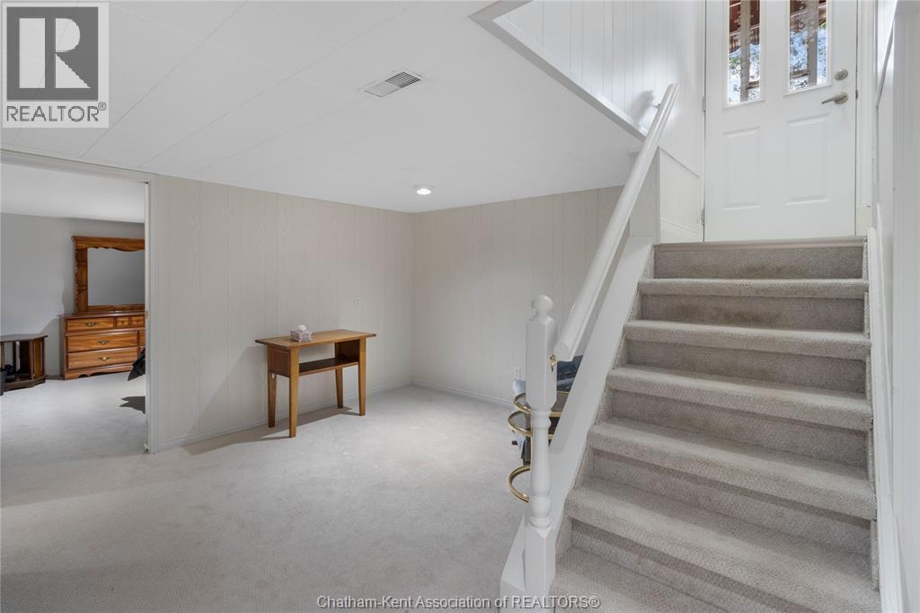 Photo 28 of 33 Meadowlea Road, Chatham ON