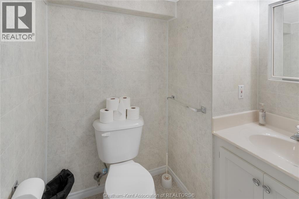 Photo 32 of 33 Meadowlea Road, Chatham ON