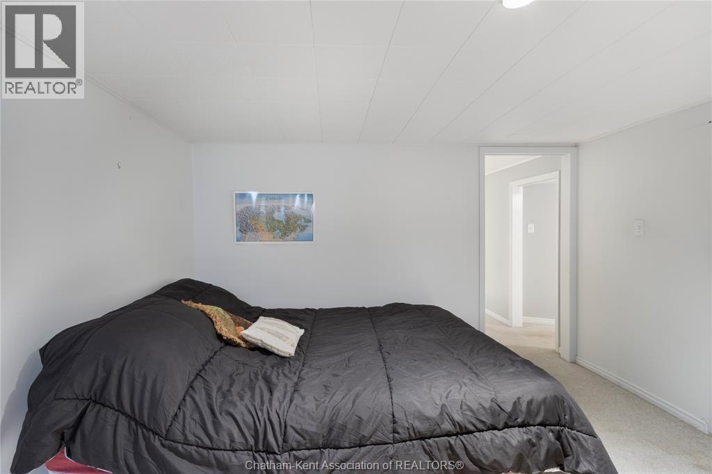 Photo 34 of 33 Meadowlea Road, Chatham ON