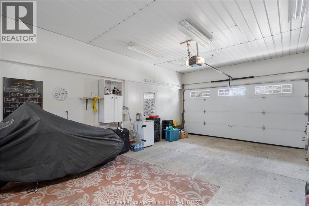 Photo 35 of 33 Meadowlea Road, Chatham ON