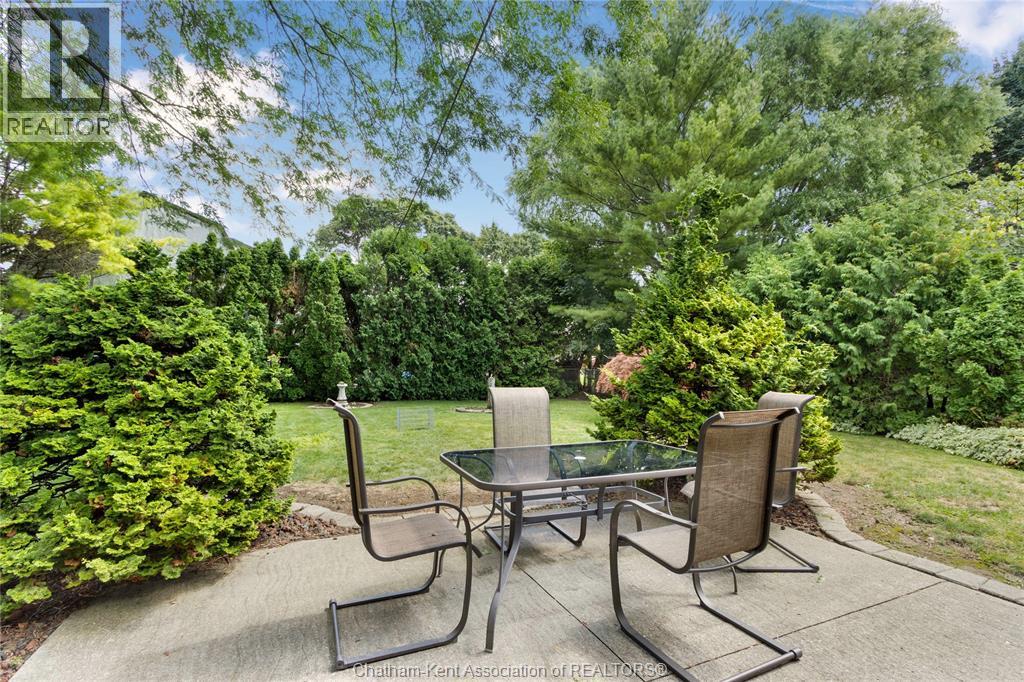 Photo 38 of 33 Meadowlea Road, Chatham ON