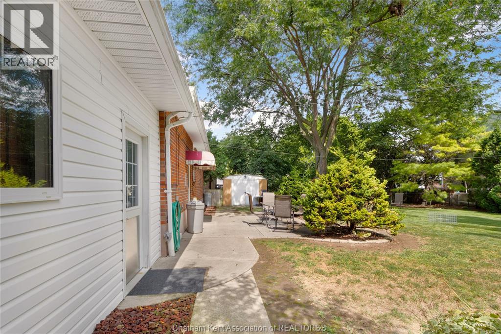 Photo 39 of 33 Meadowlea Road, Chatham ON