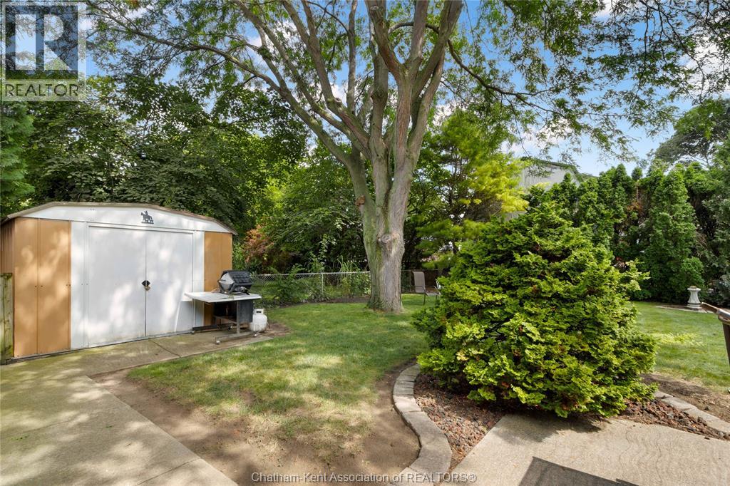Photo 40 of 33 Meadowlea Road, Chatham ON