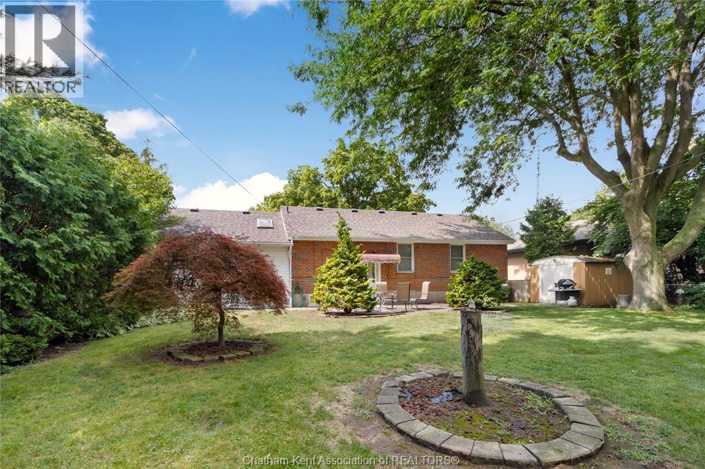 Photo 41 of 33 Meadowlea Road, Chatham ON
