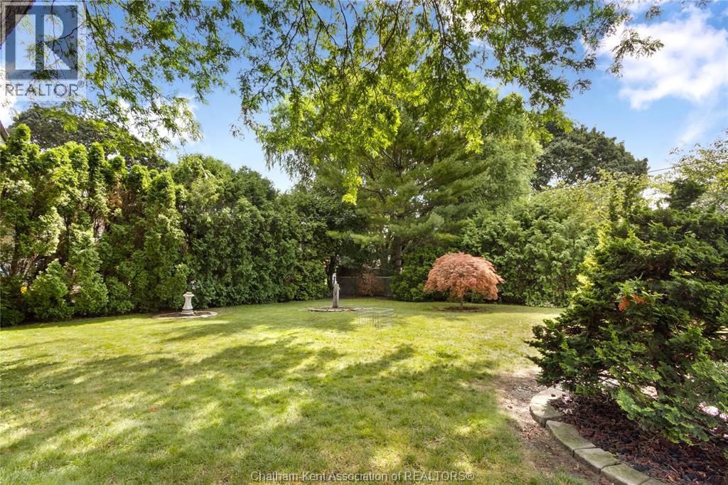 Photo 43 of 33 Meadowlea Road, Chatham ON