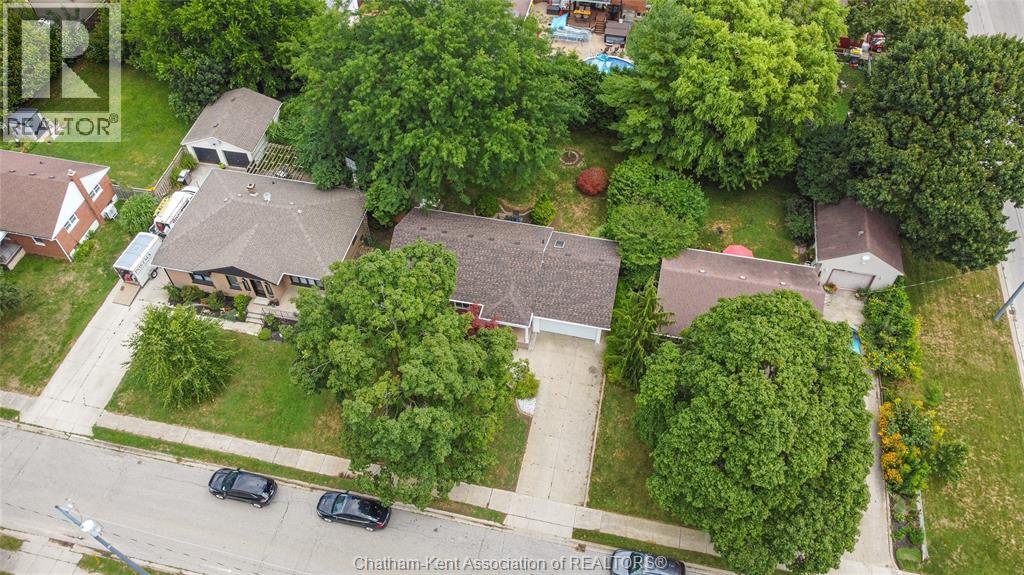 Photo 45 of 33 Meadowlea Road, Chatham ON