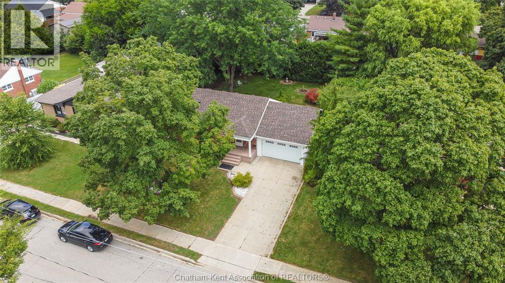 Photo 48 of 33 Meadowlea Road, Chatham ON