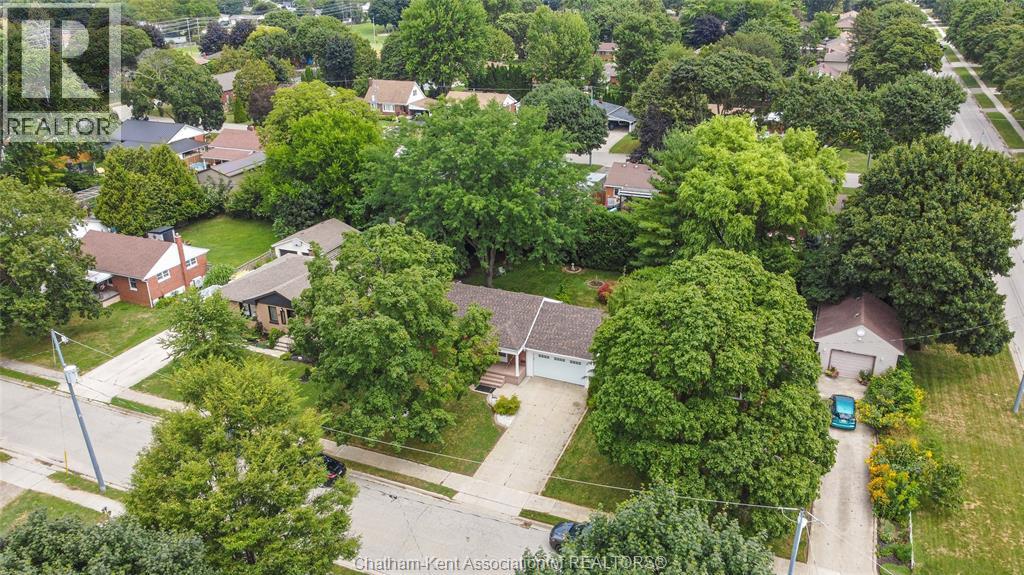 Photo 49 of 33 Meadowlea Road, Chatham ON