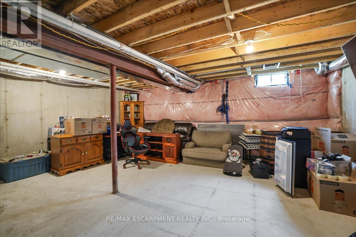 Photo 31 of 81 Beasley Grove, Hamilton ON