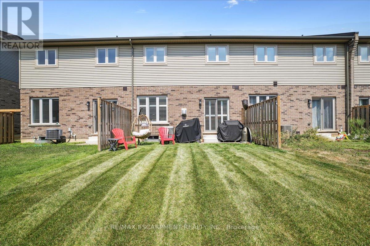 Photo 33 of 81 Beasley Grove, Hamilton ON