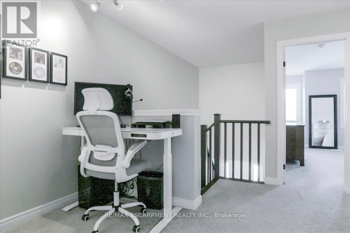 Photo 22 of 81 Beasley Grove, Hamilton ON