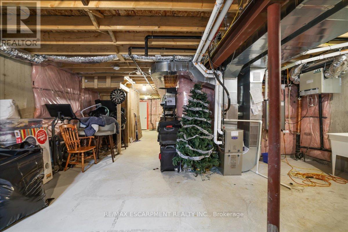 Photo 32 of 81 Beasley Grove, Hamilton ON