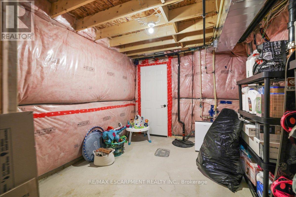 Photo 30 of 81 Beasley Grove, Hamilton ON