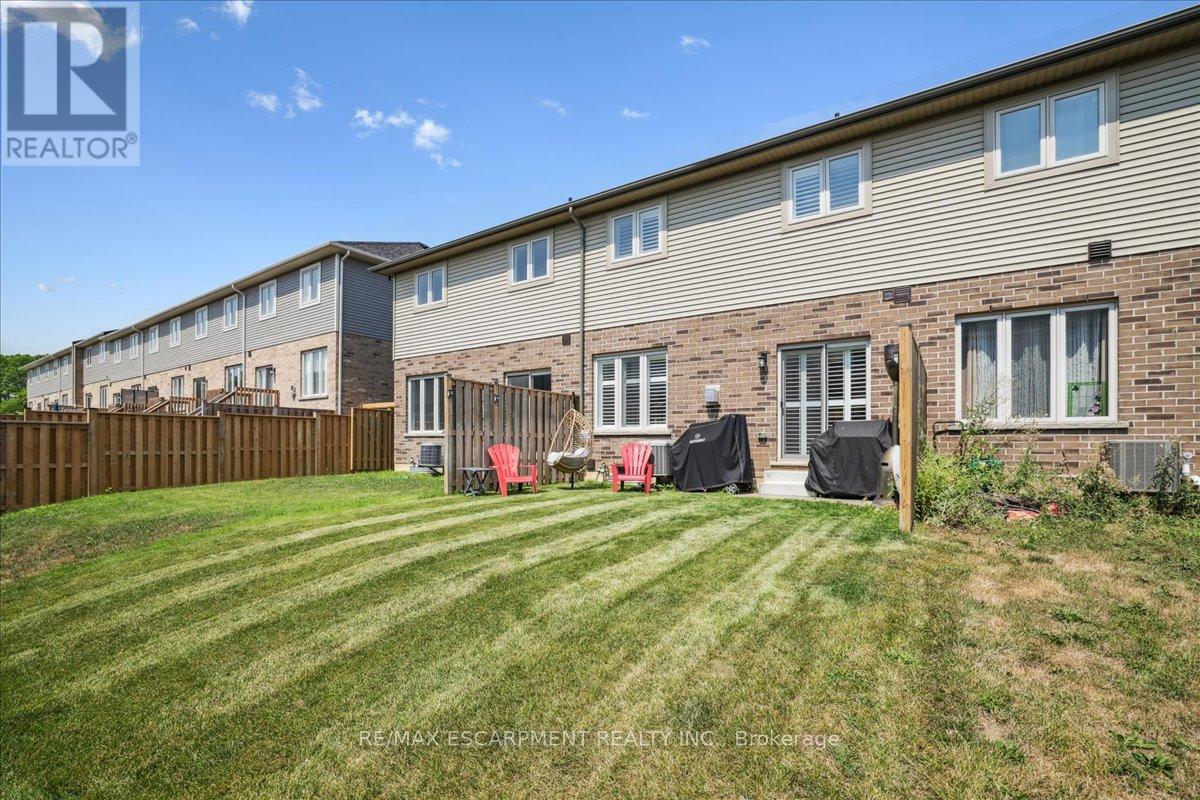 Photo 34 of 81 Beasley Grove, Hamilton ON