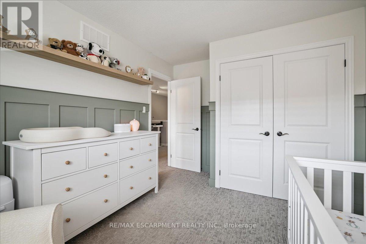 Photo 27 of 81 Beasley Grove, Hamilton ON