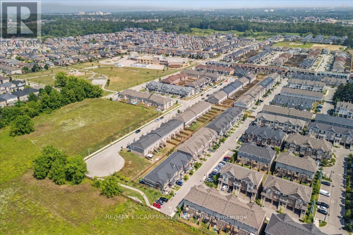 Photo 40 of 81 Beasley Grove, Hamilton ON