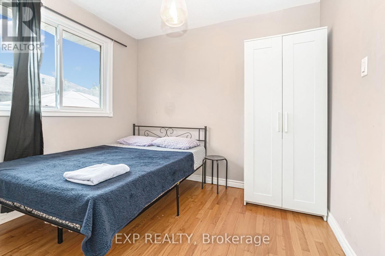 Photo 11 of 115 Scenic Wood Crescent, Kitchener ON