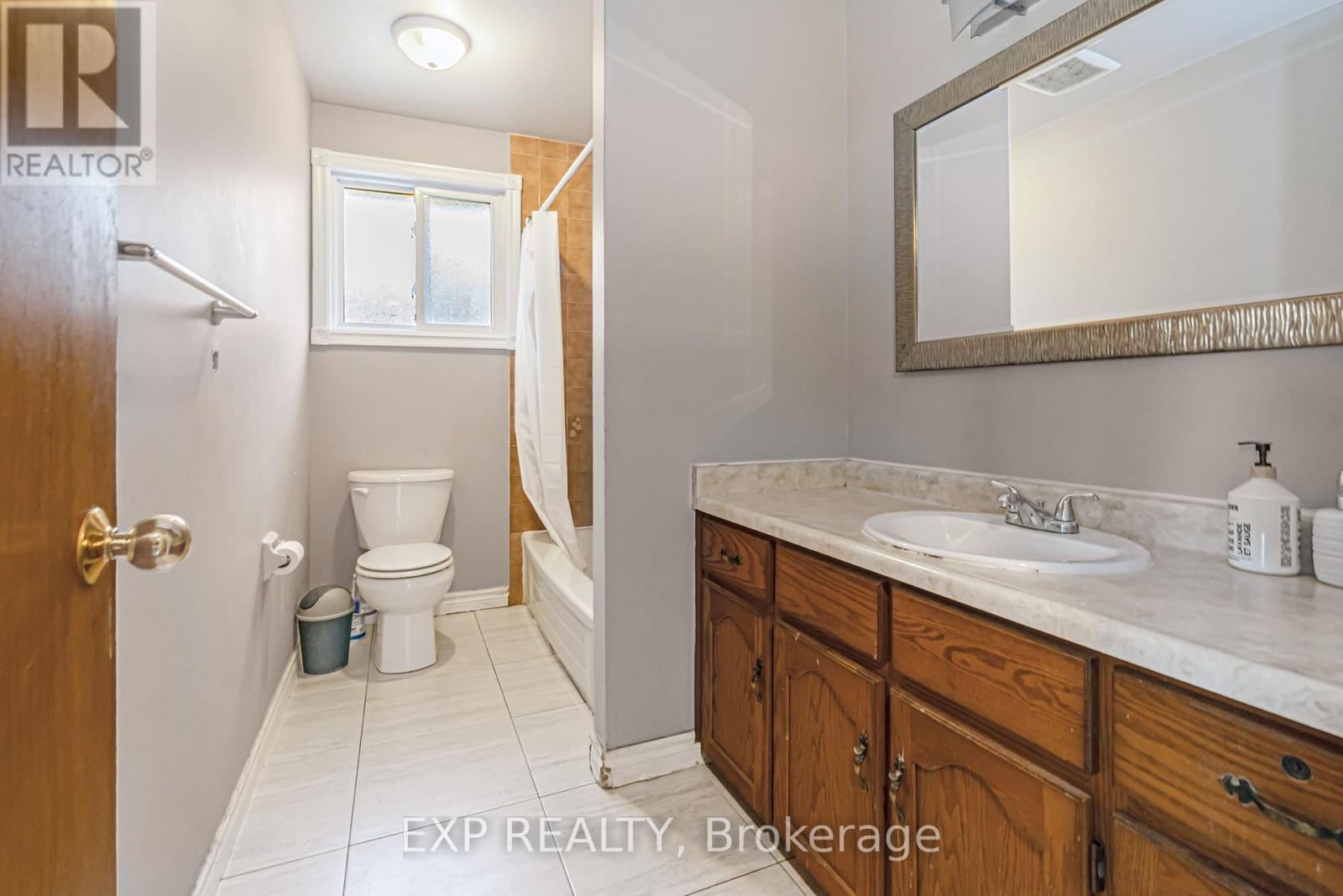 Photo 13 of 115 Scenic Wood Crescent, Kitchener ON