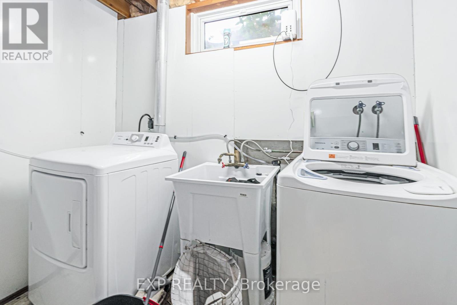 Photo 14 of 115 Scenic Wood Crescent, Kitchener ON