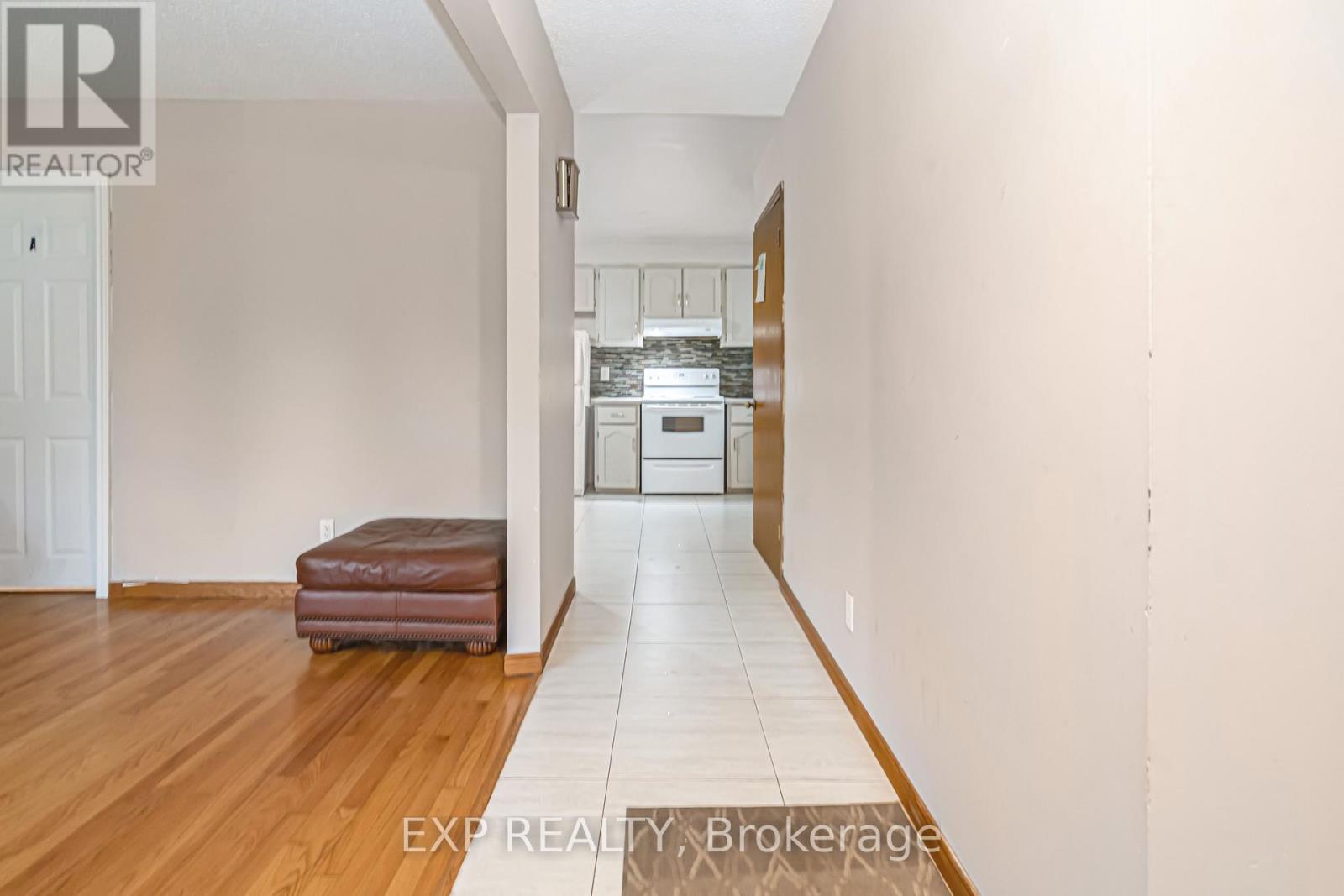 Photo 2 of 115 Scenic Wood Crescent, Kitchener ON