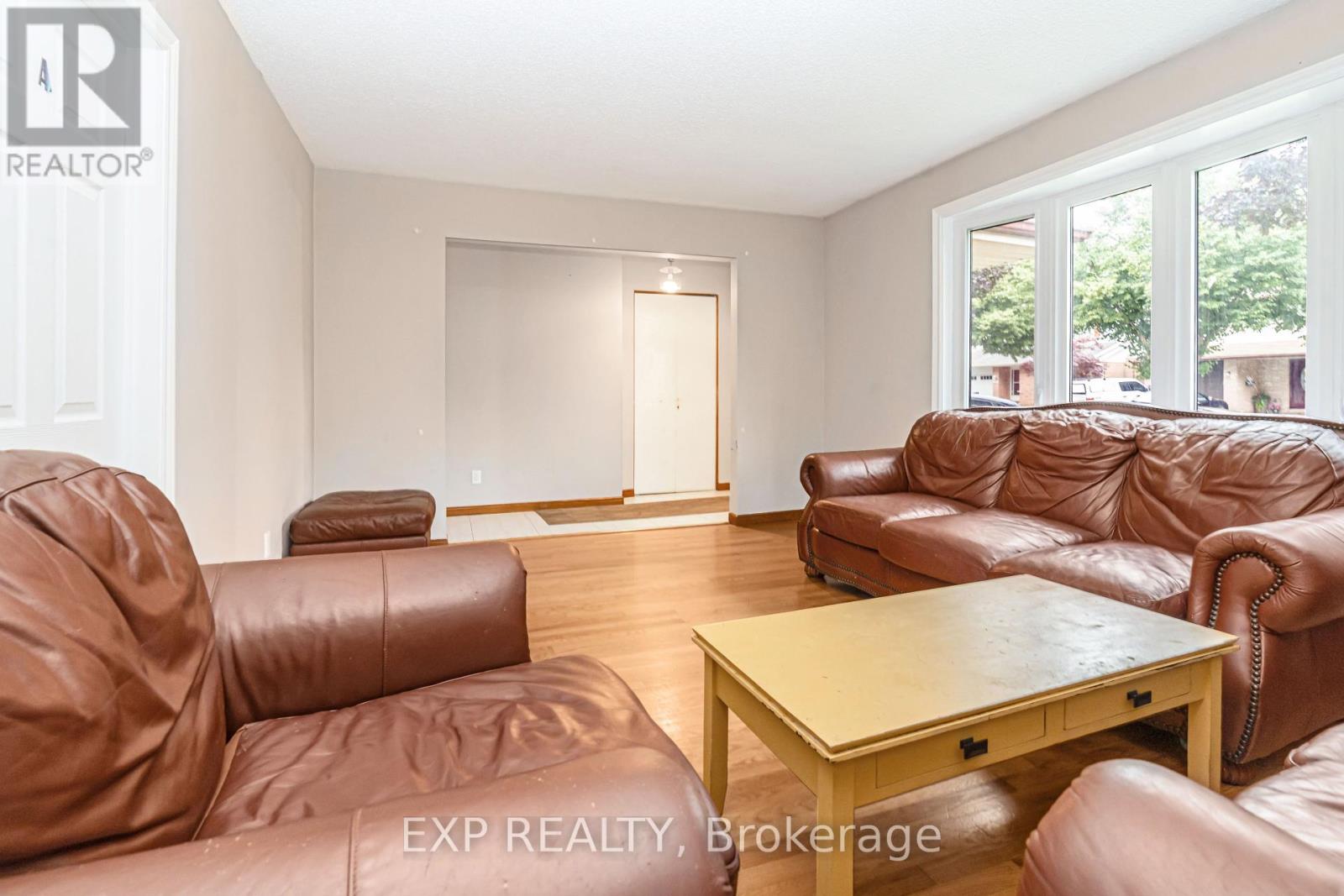 Photo 3 of 115 Scenic Wood Crescent, Kitchener ON
