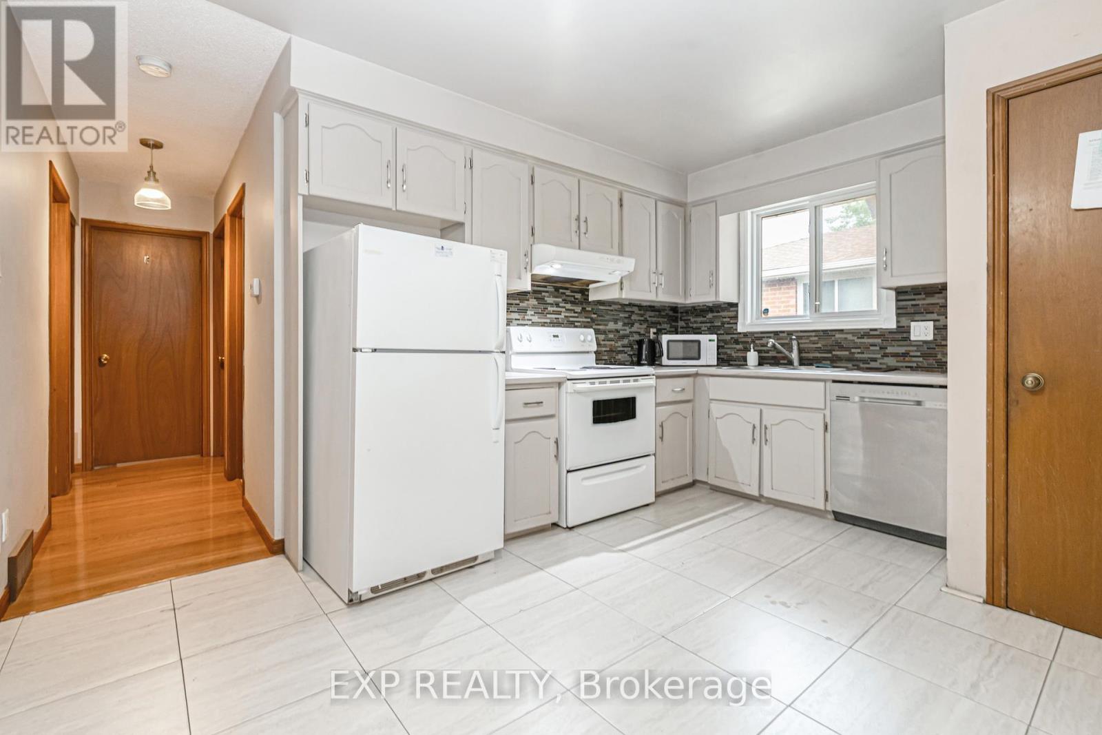 Photo 6 of 115 Scenic Wood Crescent, Kitchener ON