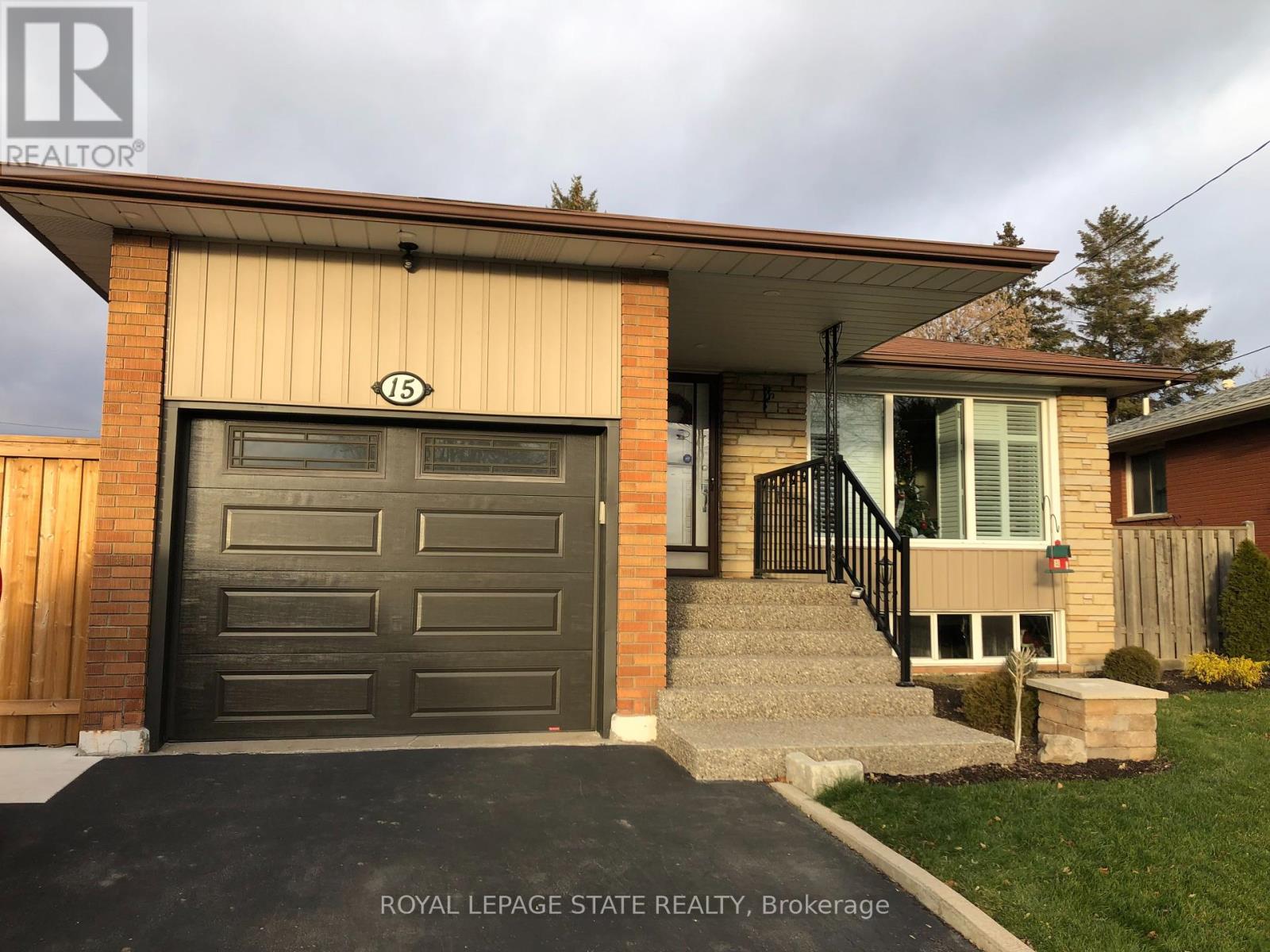 Photo 1 of 15 Purdy Crescent, Hamilton ON