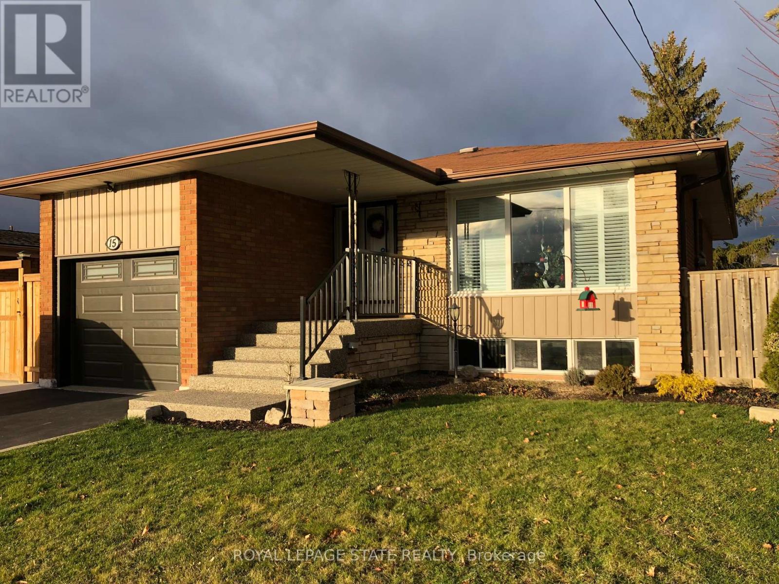 Photo 3 of 15 Purdy Crescent, Hamilton ON