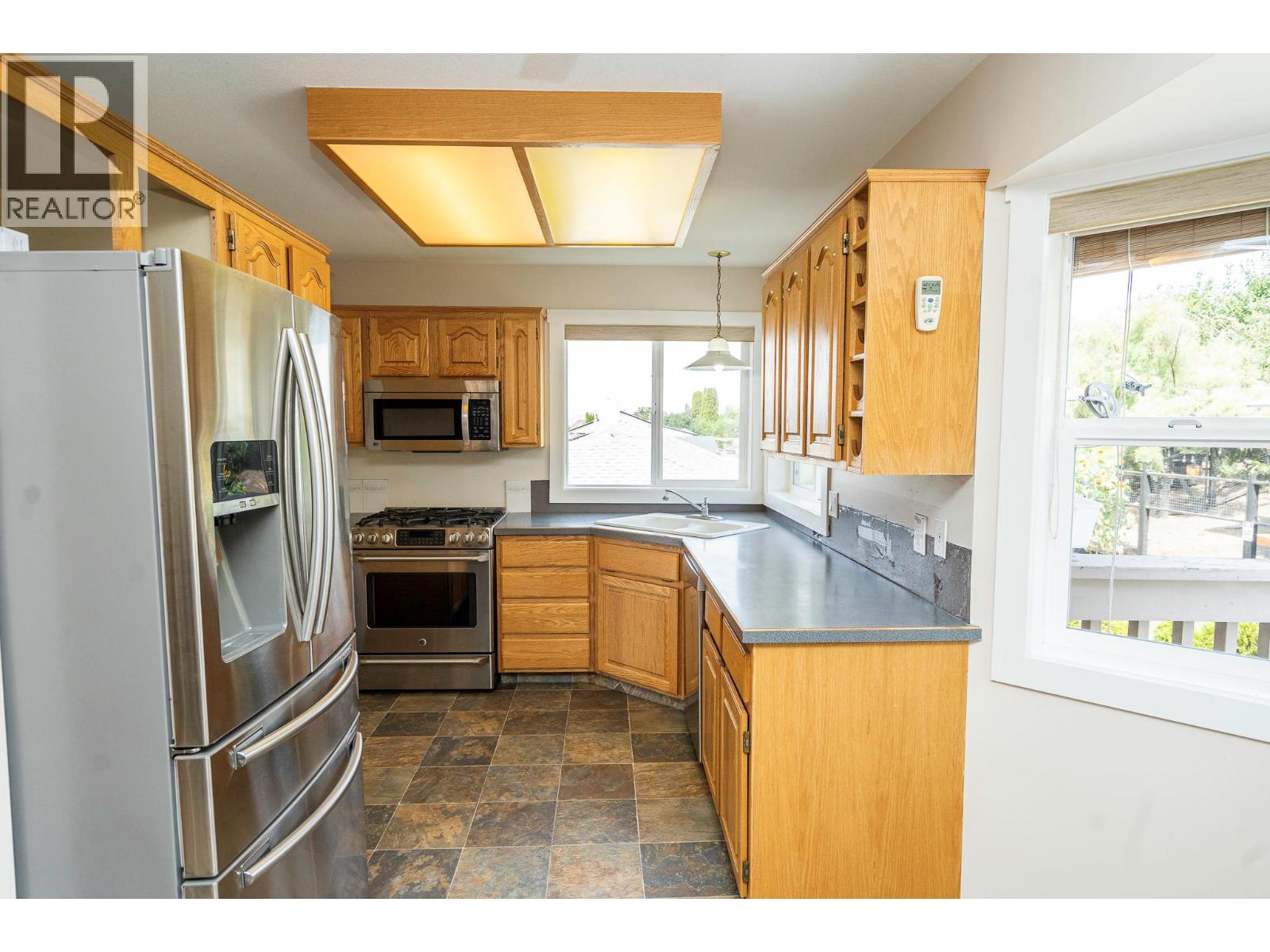 Photo 3 of 995 Sutcliffe Court, Kelowna BC