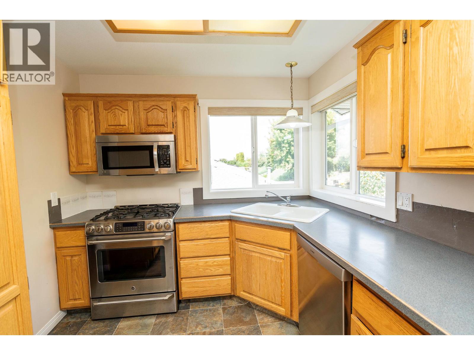 Photo 5 of 995 Sutcliffe Court, Kelowna BC