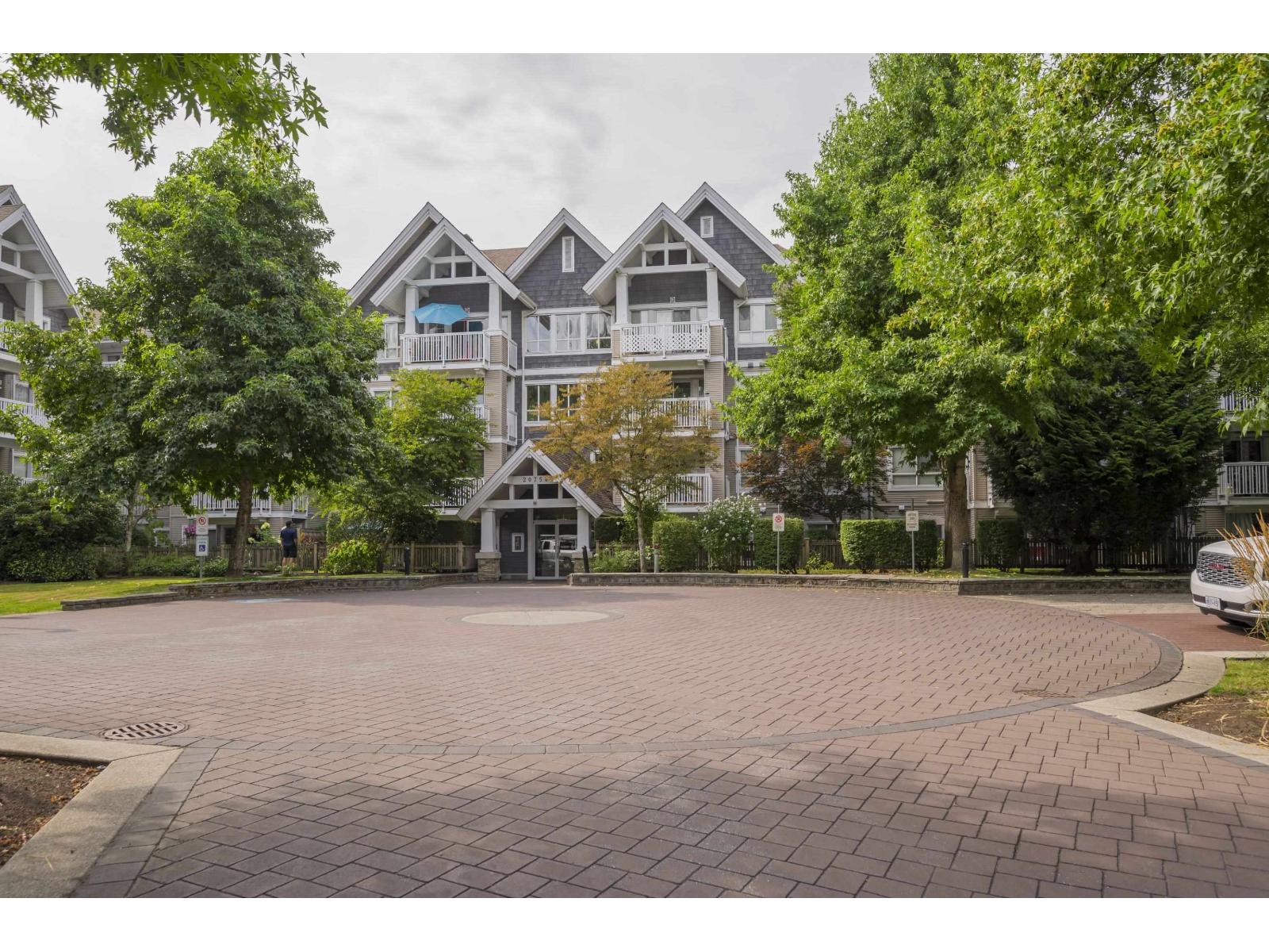 Photo 2 of 410 20750 Duncan Way, Langley BC