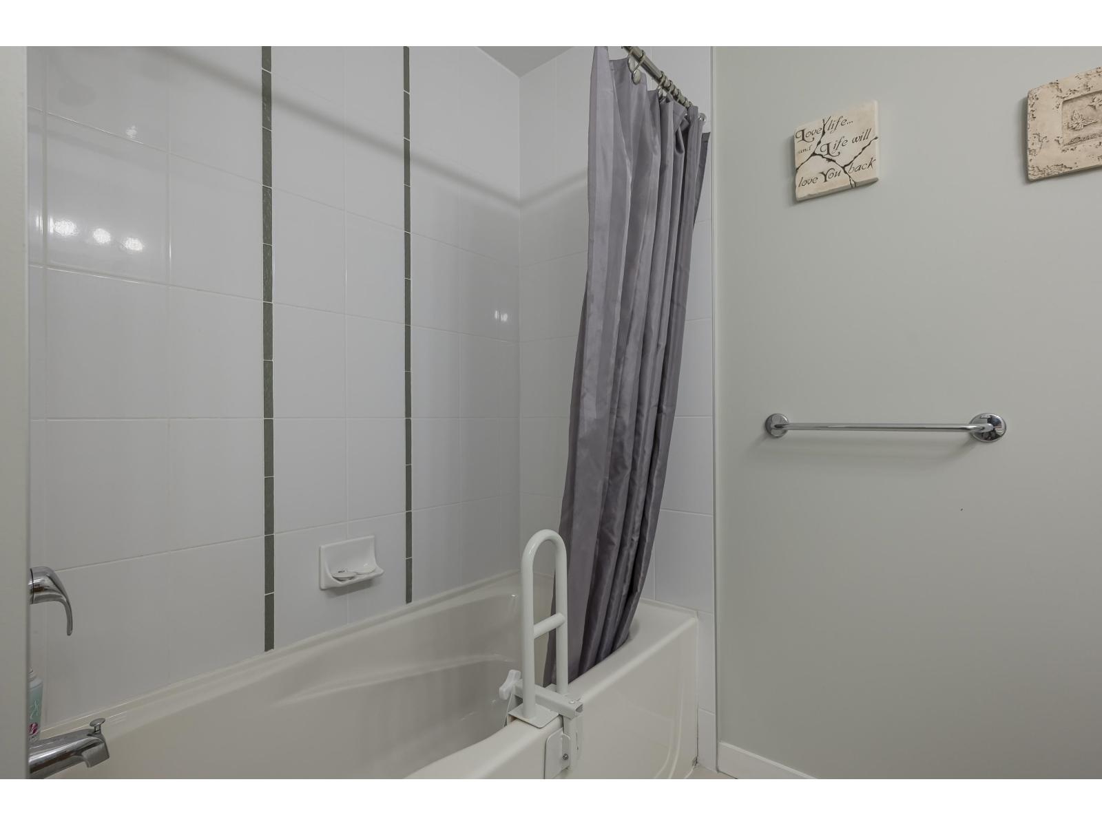 Photo 22 of 410 20750 Duncan Way, Langley BC
