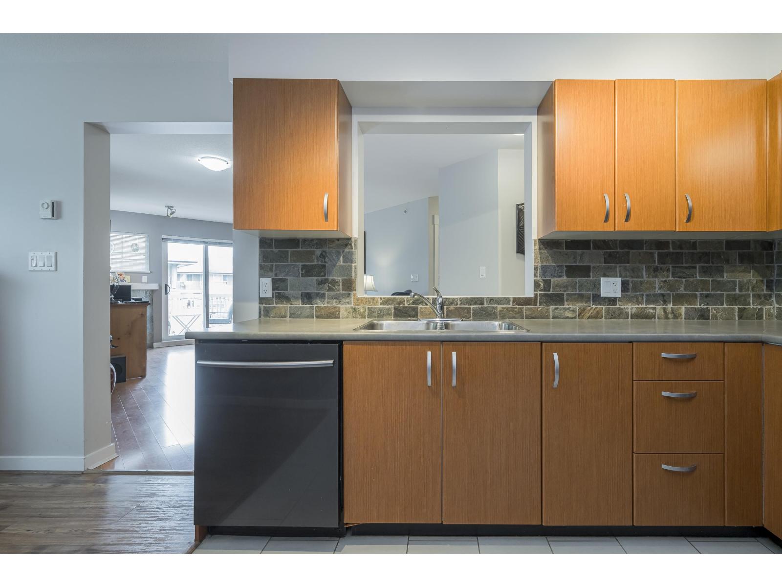 Photo 14 of 410 20750 Duncan Way, Langley BC